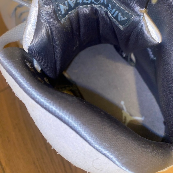 Air Jordan 4 Women’s - Picture 3 of 4